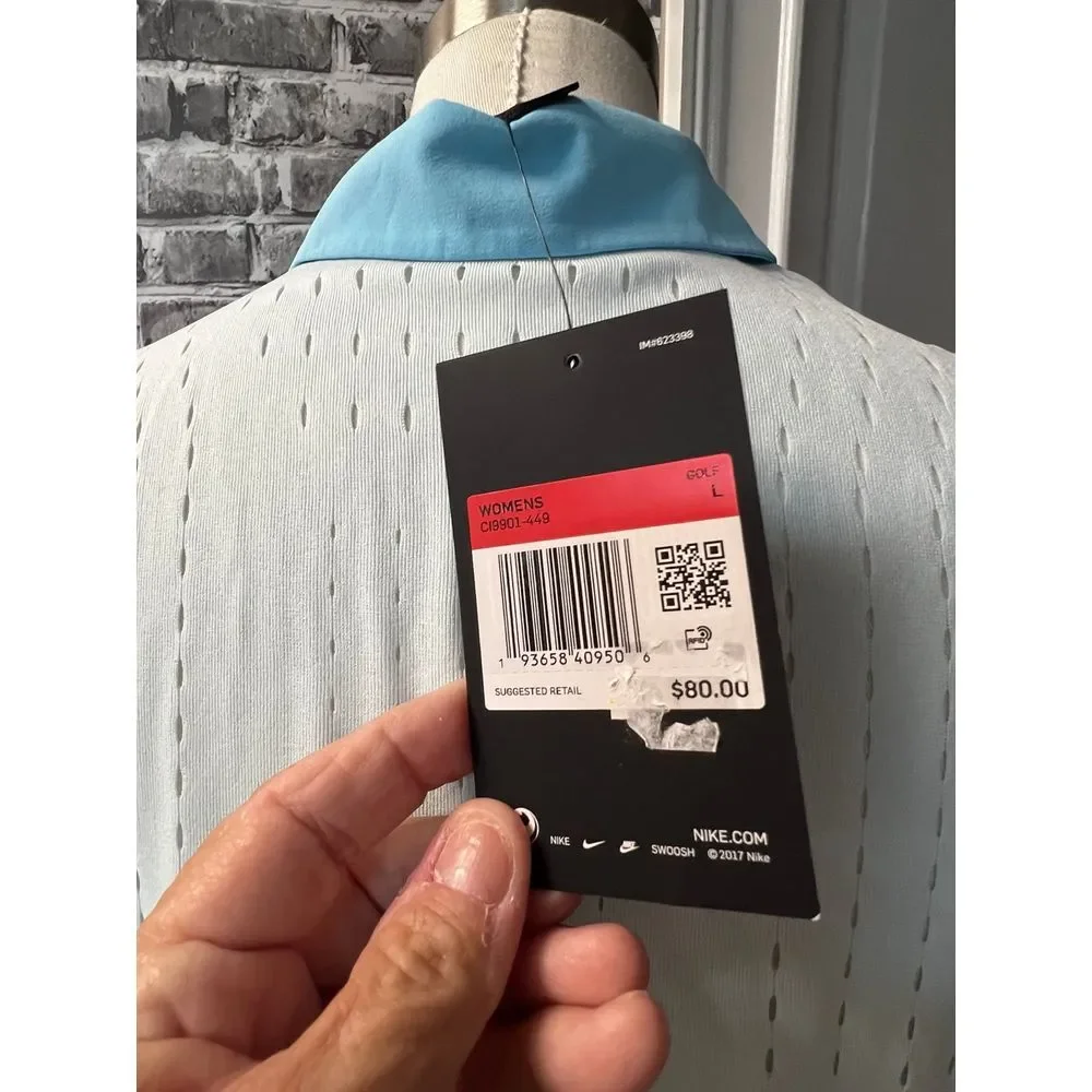 NWT woman's‎ nike shirt